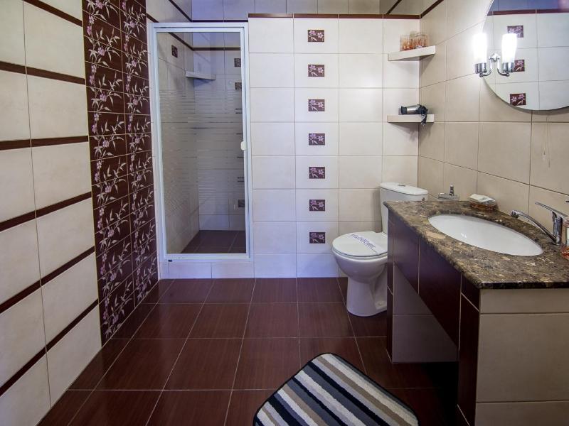 Twin Room image 2