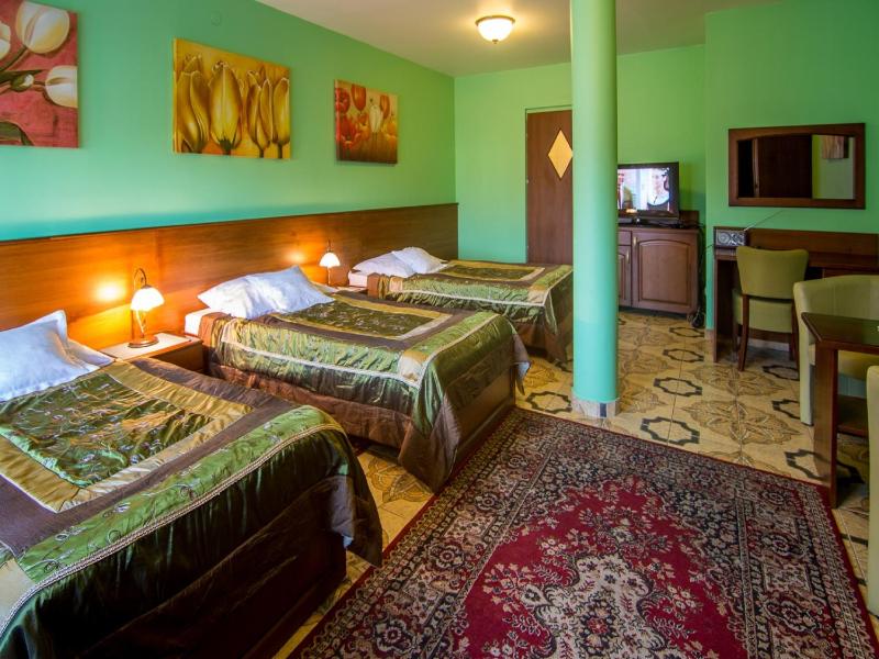 Triple Room with Private Bathroom image 1