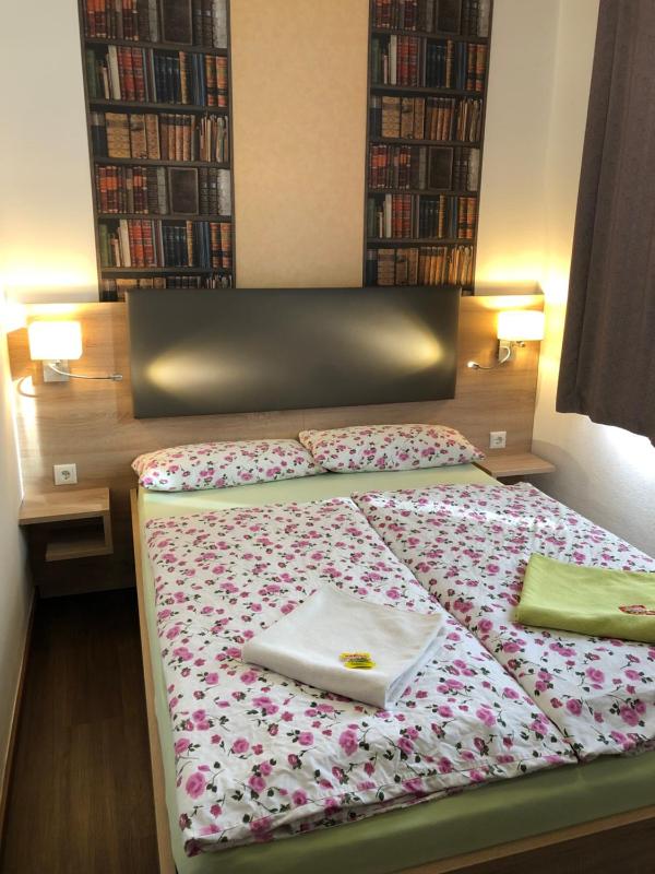 Double Room with Balcony image 4