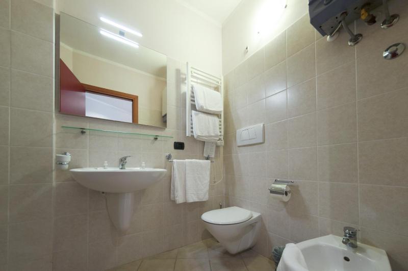 One-Bedroom Apartment image 3