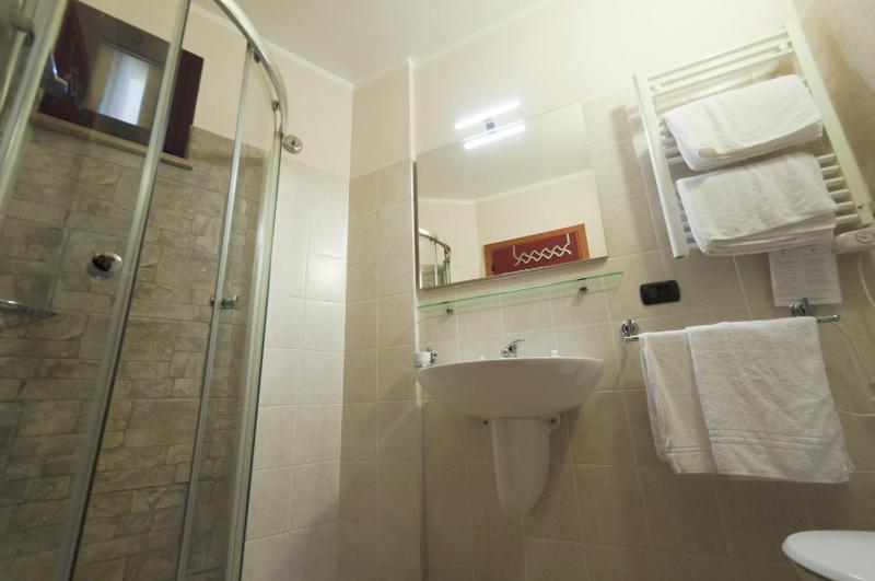 One-Bedroom Apartment image 4