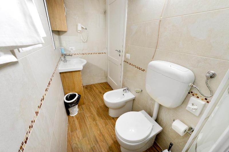 Perugia Apartments - image 15
