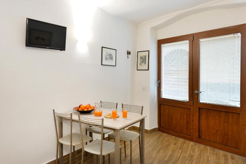 Perugia Apartments - image 28