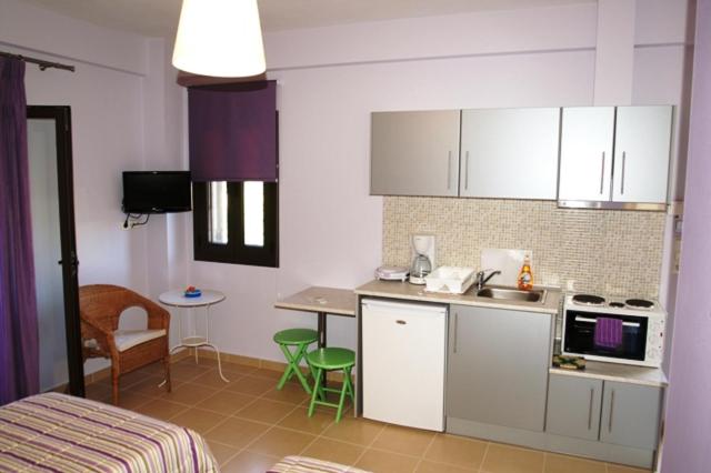Deluxe Studio image 1
