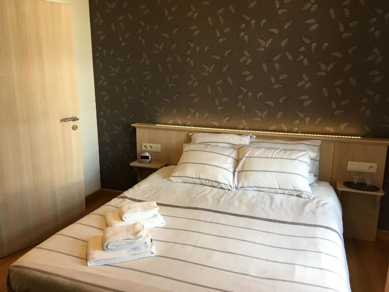 King Room with Two King Beds image 3