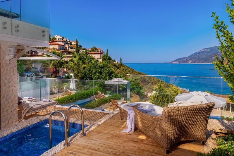 Deluxe Double Room with Sea View image 4