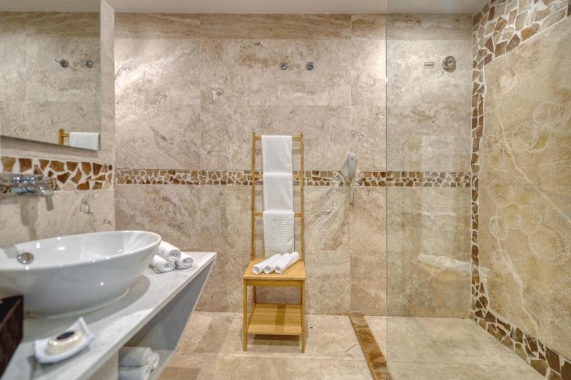 Junior Suite with Private Pool image 3