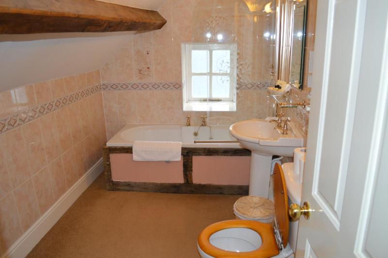 Twin Room image 2