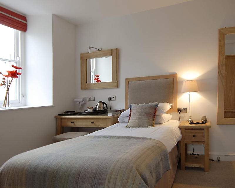 Single Room image 4