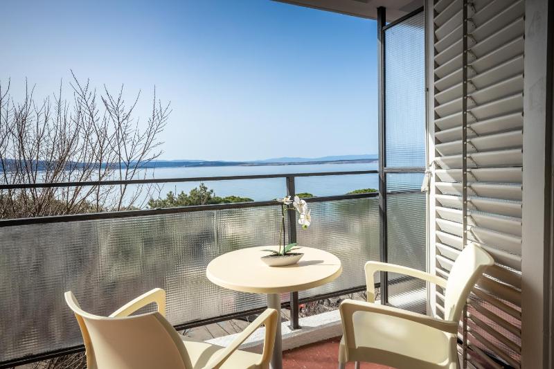 Standard Twin Room with Sea View image 4