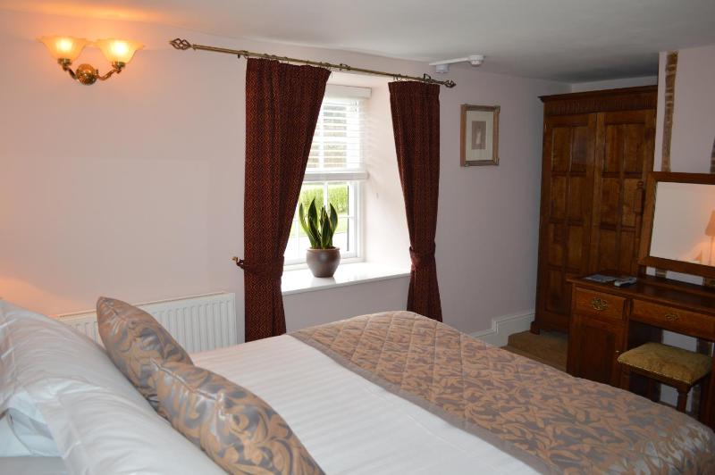 Double Room image 3