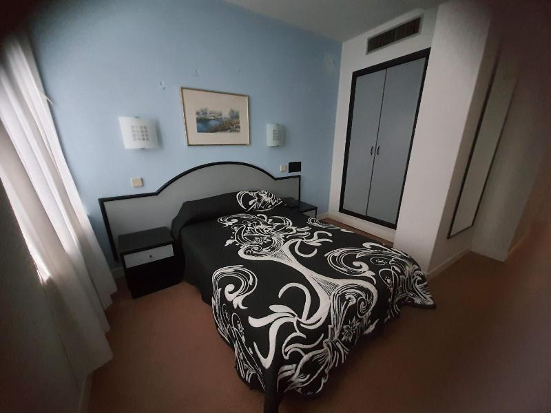 Economy Double Room image 2