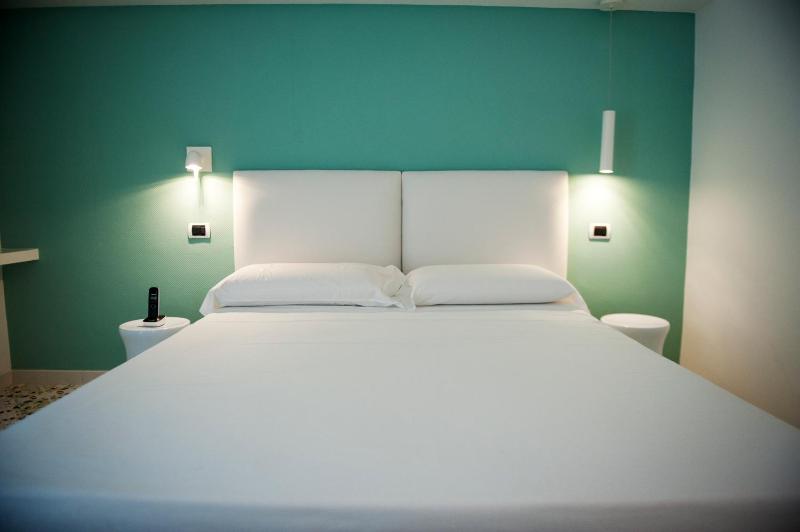 Classic Double Room with Sea View image 1