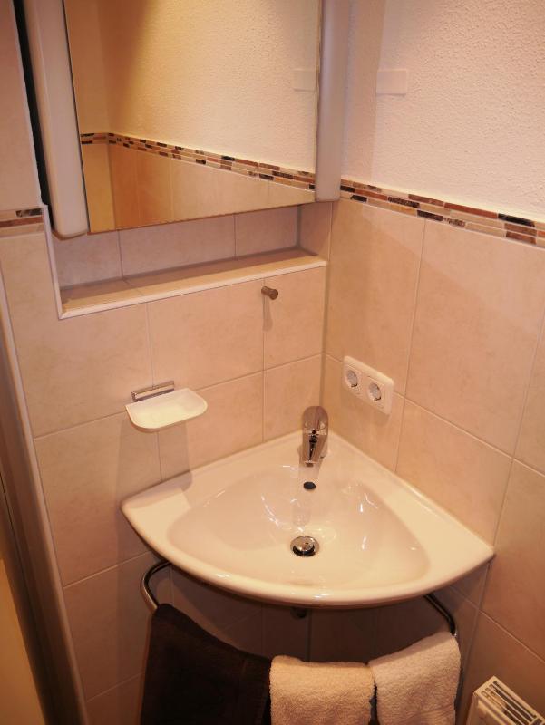 Single Room image 3