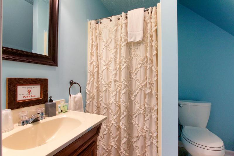Queen Room image 2