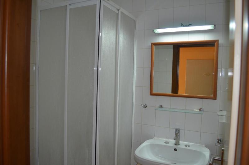 Single Room image 3