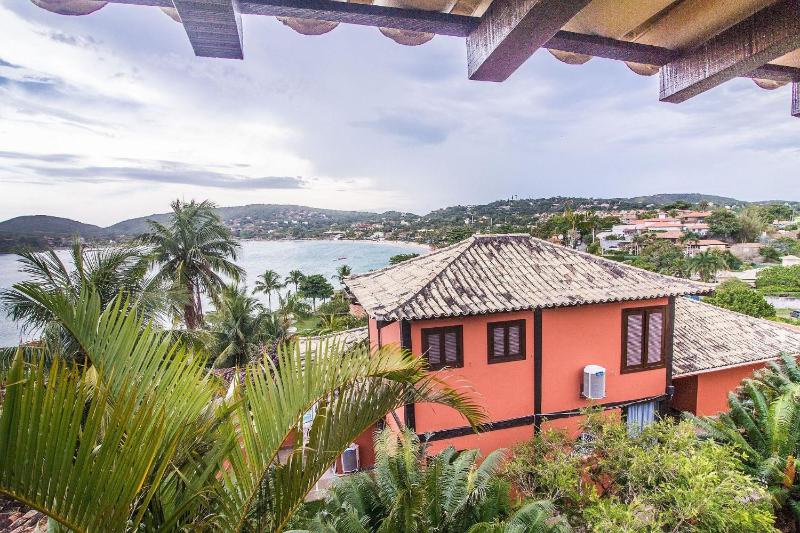 Mansão Frente à Praia da Ferradura com Sete Suítes - image 33