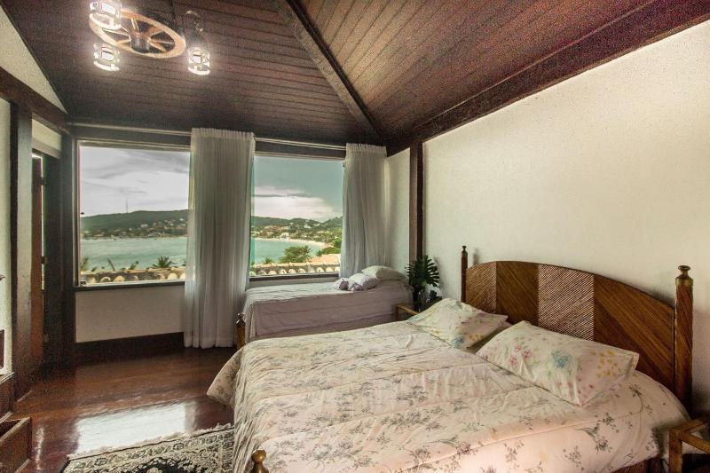 Mansão Frente à Praia da Ferradura com Sete Suítes - image 38