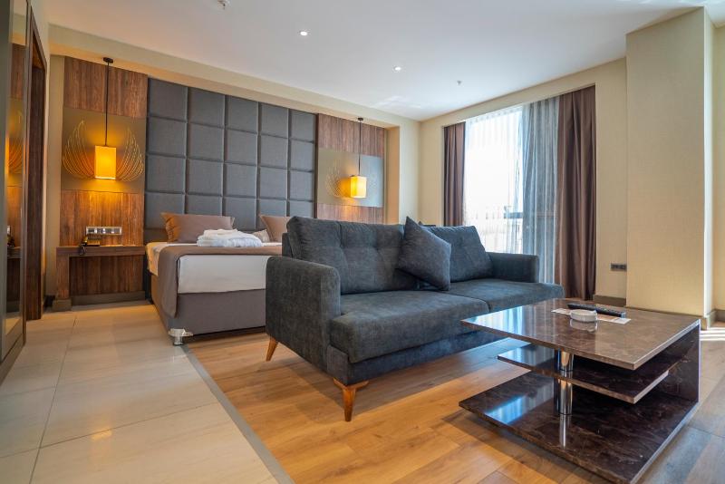Deluxe Room image 3