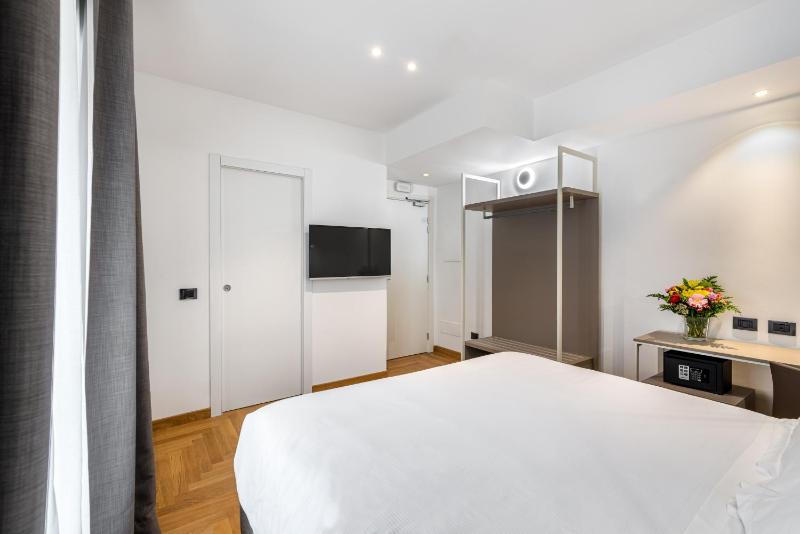 Standard Double or Twin Room image 3