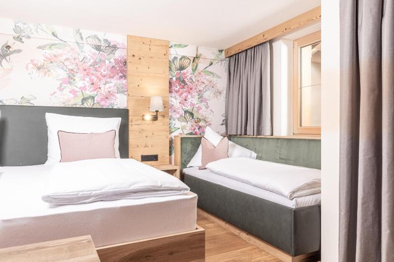 Deluxe Double Room image 3