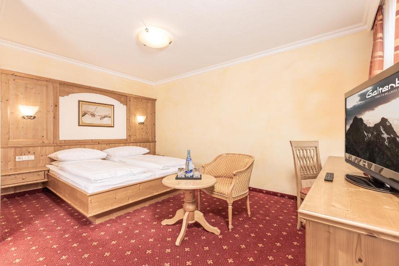 Double Room image 3