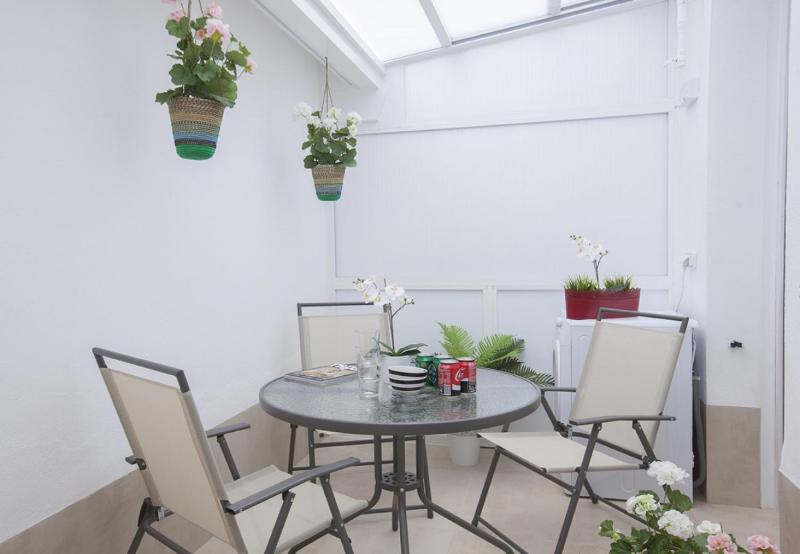 Studio Apartment V image 4