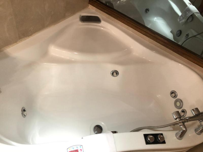 Suite with Spa Bath image 2