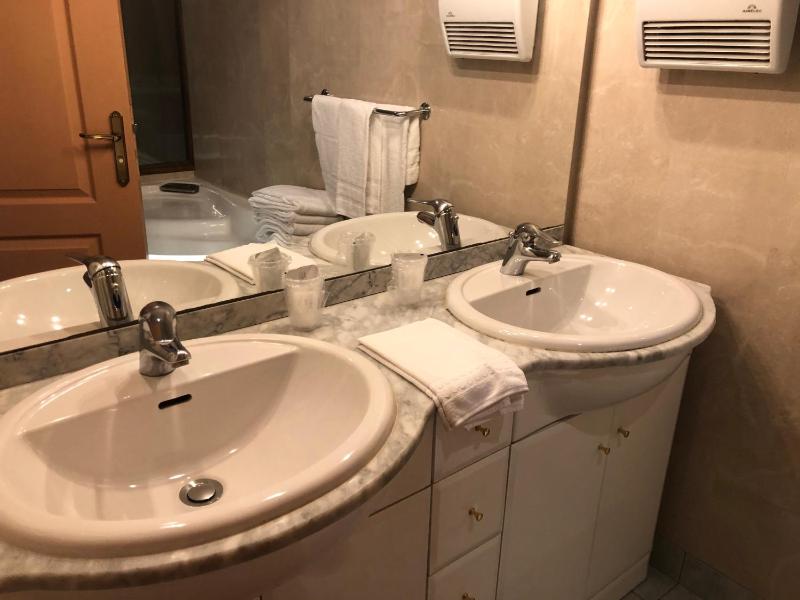 Suite with Spa Bath image 4