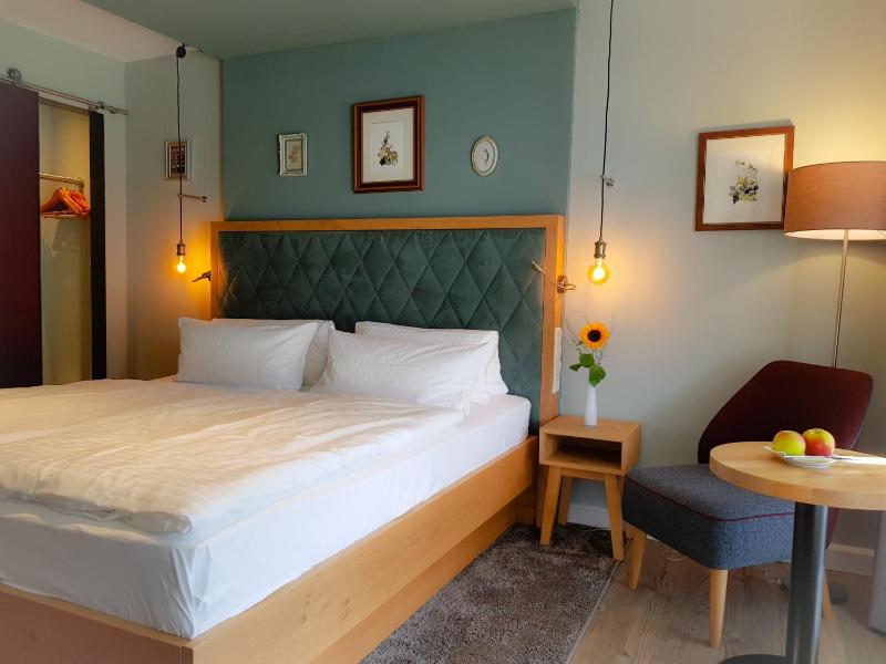Premium Large Double Room with Balcony image 4