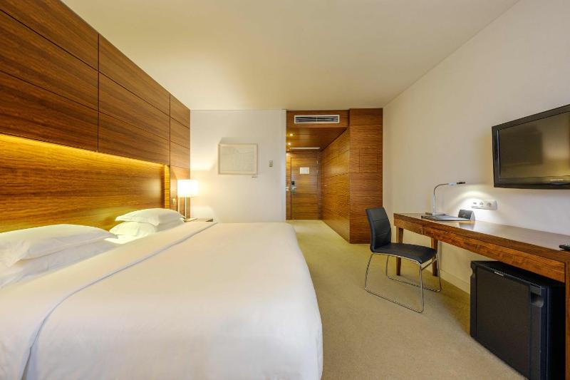 Superior Double or Twin Room image 3