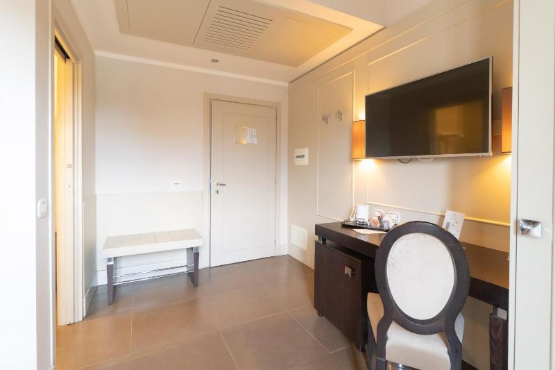 Classic Single Room image 3