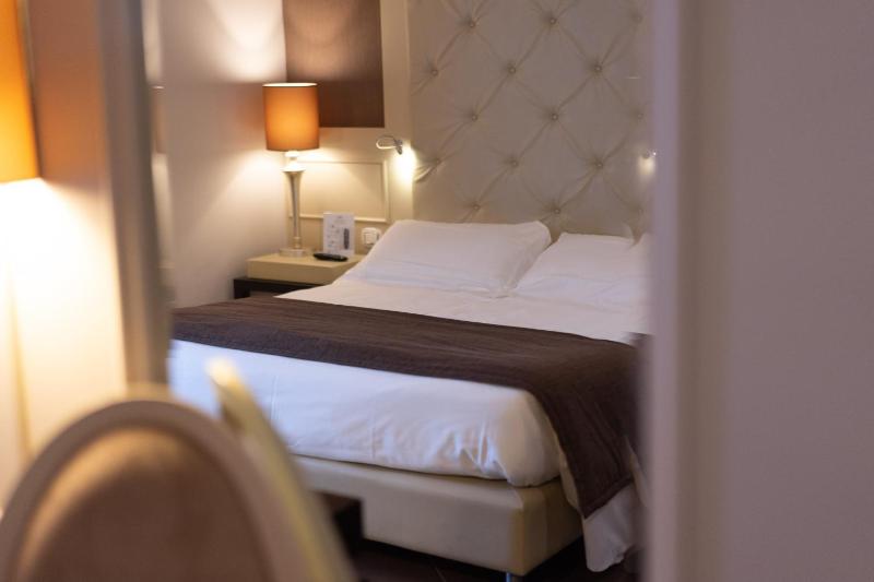 Classic Queen Room image 3