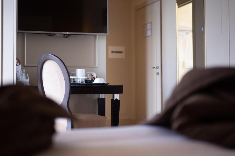 King Room with Balcony image 3