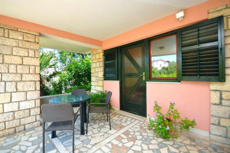 One-Bedroom Apartment image 1