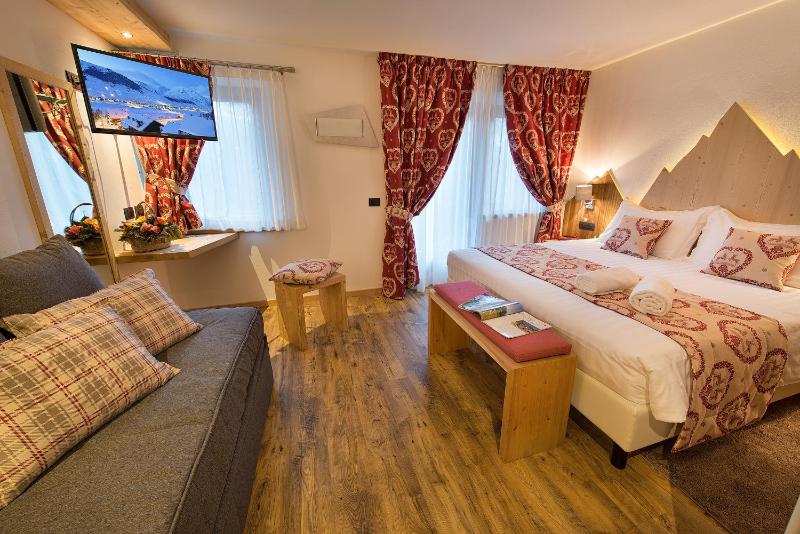 Superior Triple Room image 2
