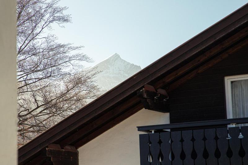 Apartment with Mountain View image 3
