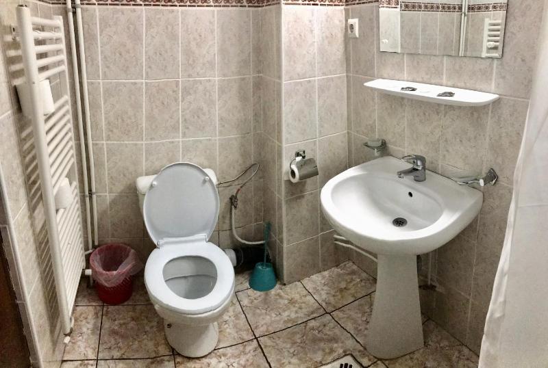 Single Room image 3