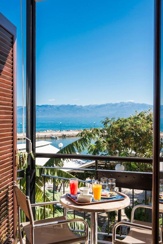 Triple Room with Sea View image 4