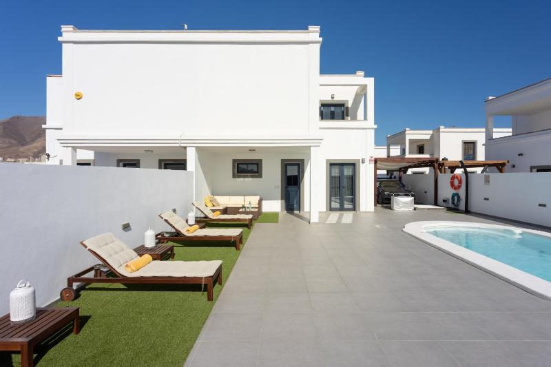 Three-Bedroom Villa image 3