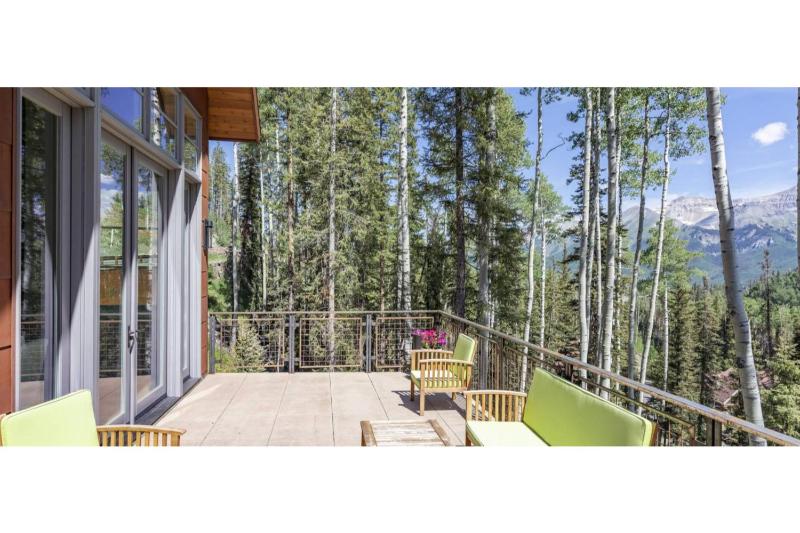 Five-Bedroom House image 3