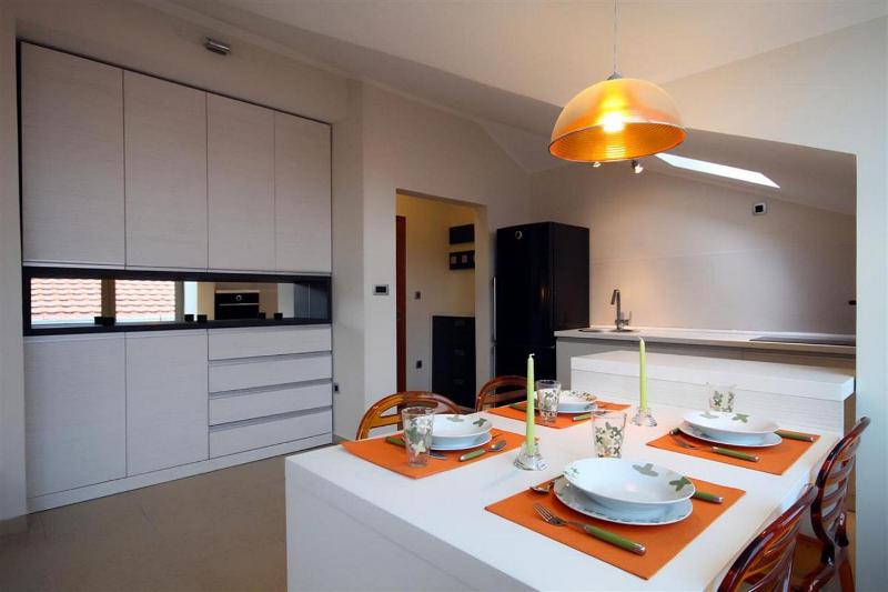 One-Bedroom Apartment image 1
