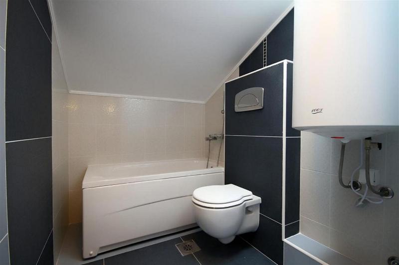 One-Bedroom Apartment image 4