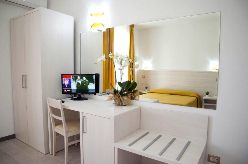 Standard Double or Twin Room with Balcony image 2