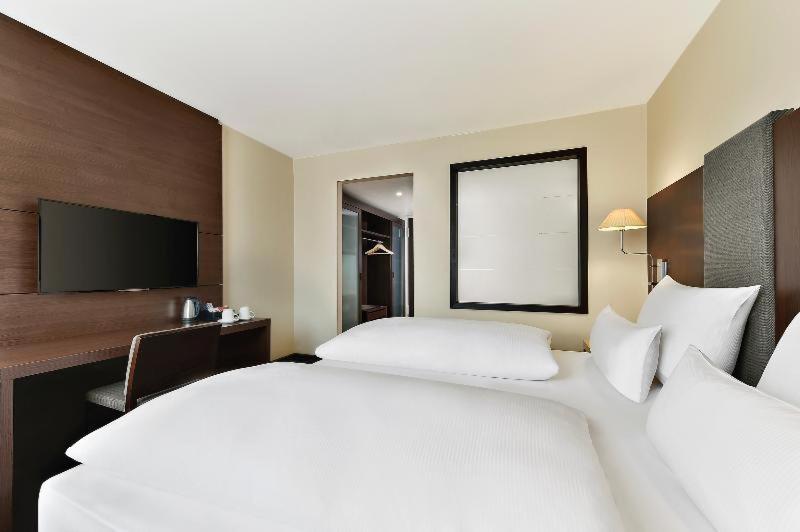 Room #6639933 image 3