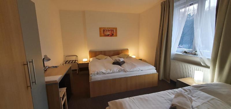 Standard Triple Room image 2