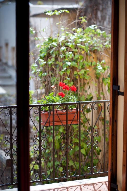 Twin Room with Balcony image 4
