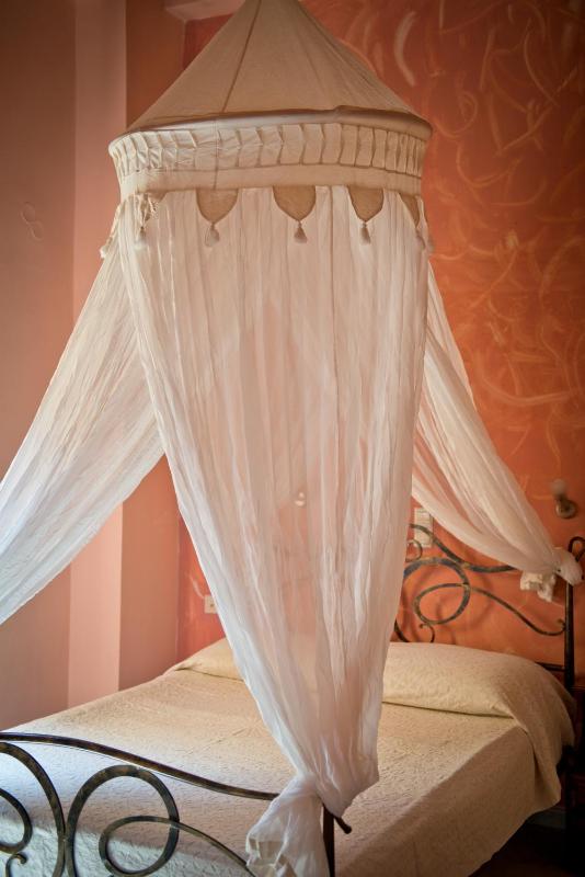 Double Room image 2