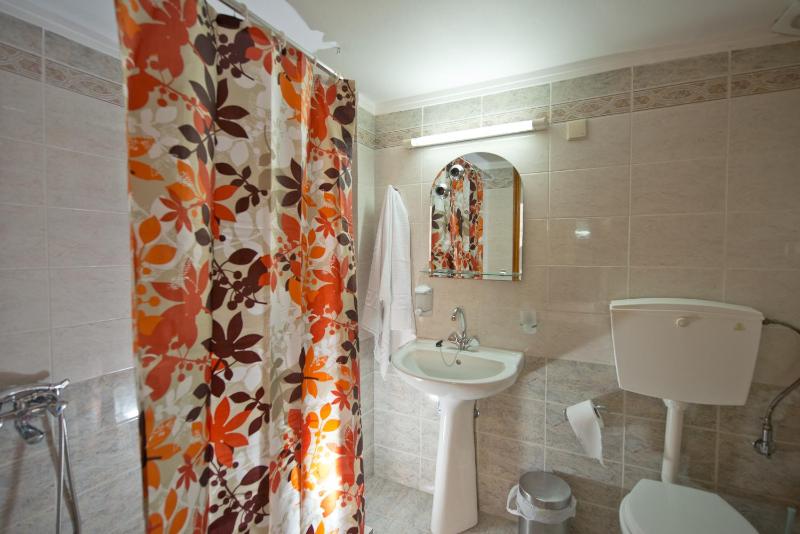 Double Room with Patio image 2