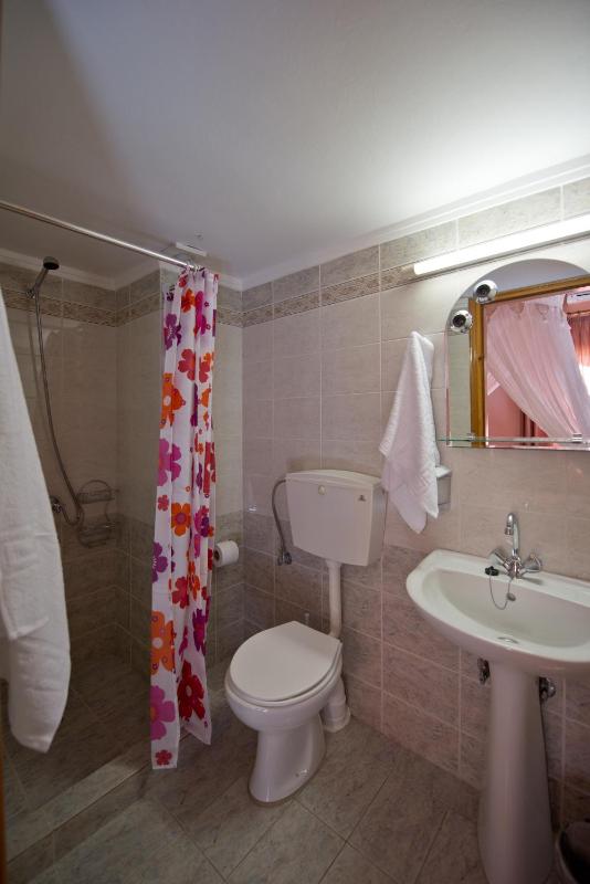 Double Room image 3